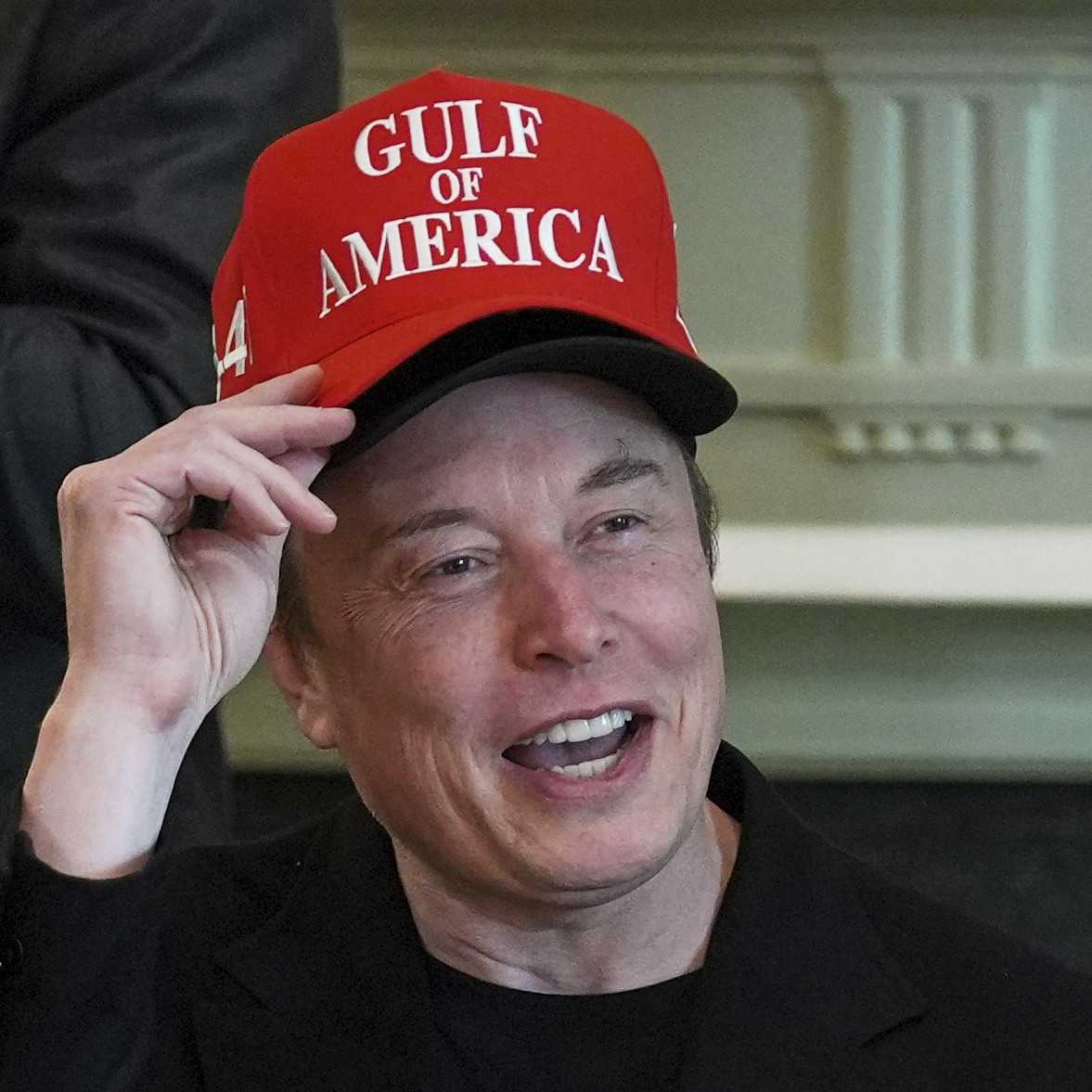Prezident Trump uistil Elona Muska, že pre Biely dom môže pracovať tak dlho, ako bude chcieť. Väčšina ľudí vás oceňuje, tvrdí