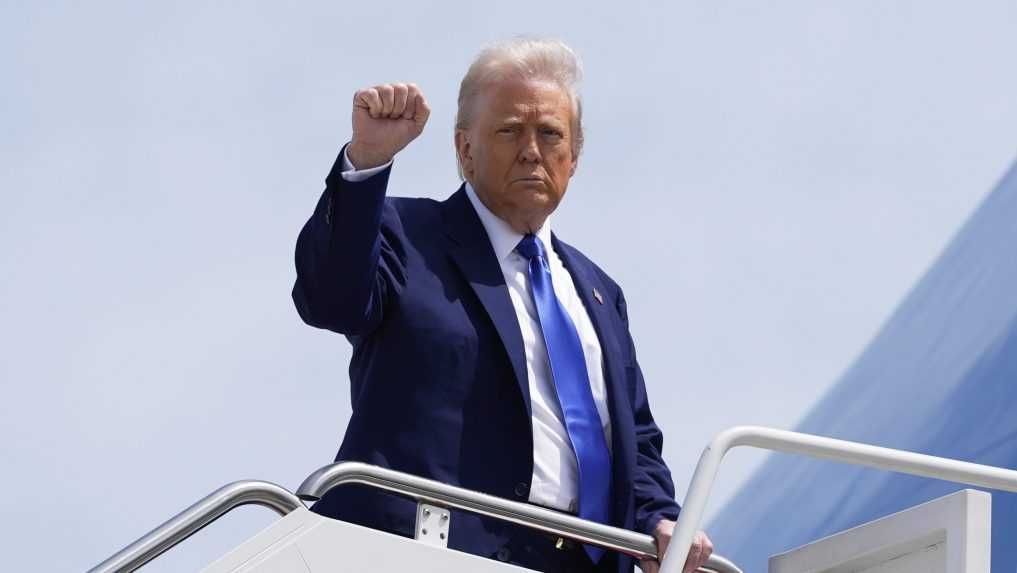 Donald Trump uviedol, že zvažuje cestu na štvrtkové rokovania do Istanbulu. Rusko podľa neho na prímerie pristúpi