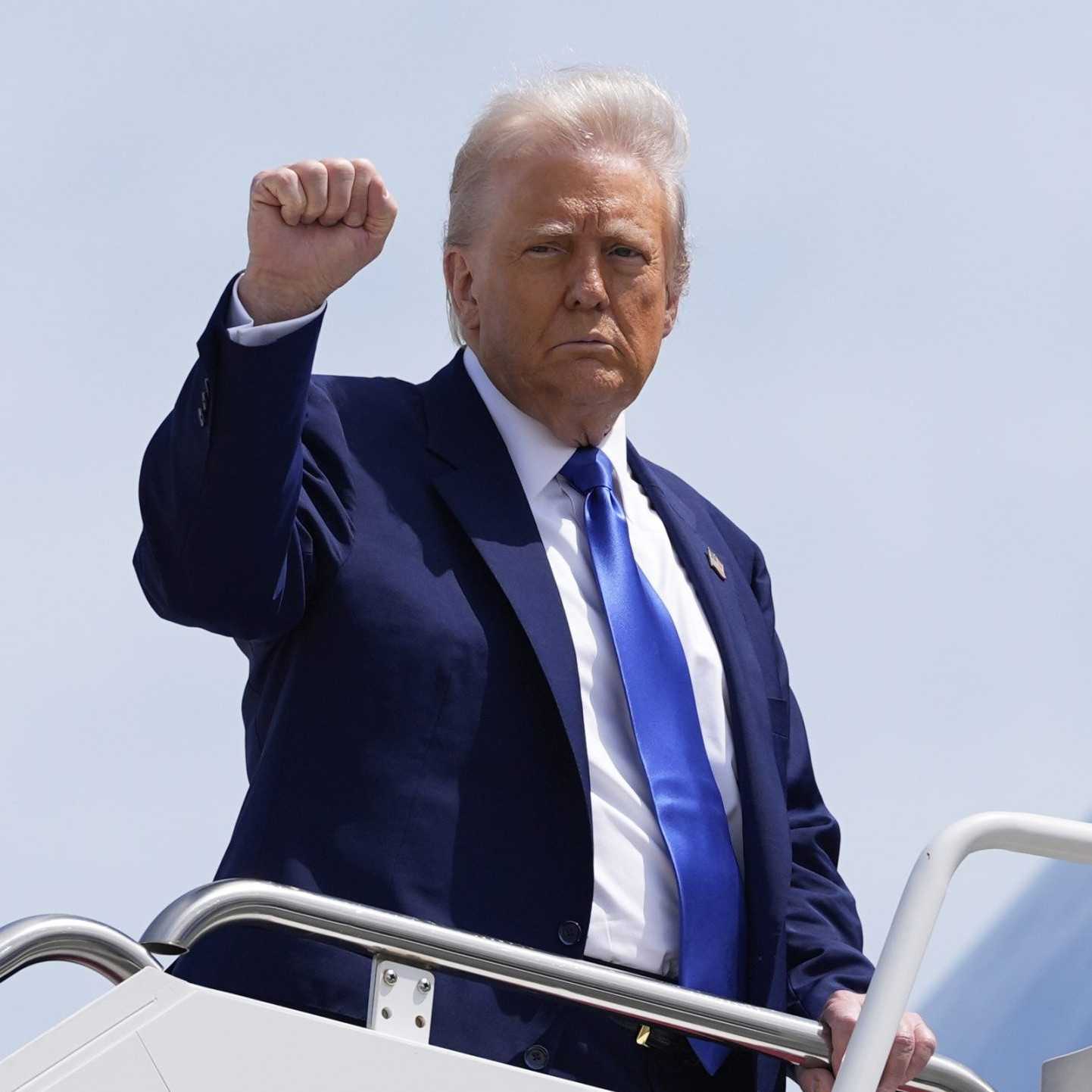 Donald Trump uviedol, že zvažuje cestu na štvrtkové rokovania do Istanbulu. Rusko podľa neho na prímerie pristúpi
