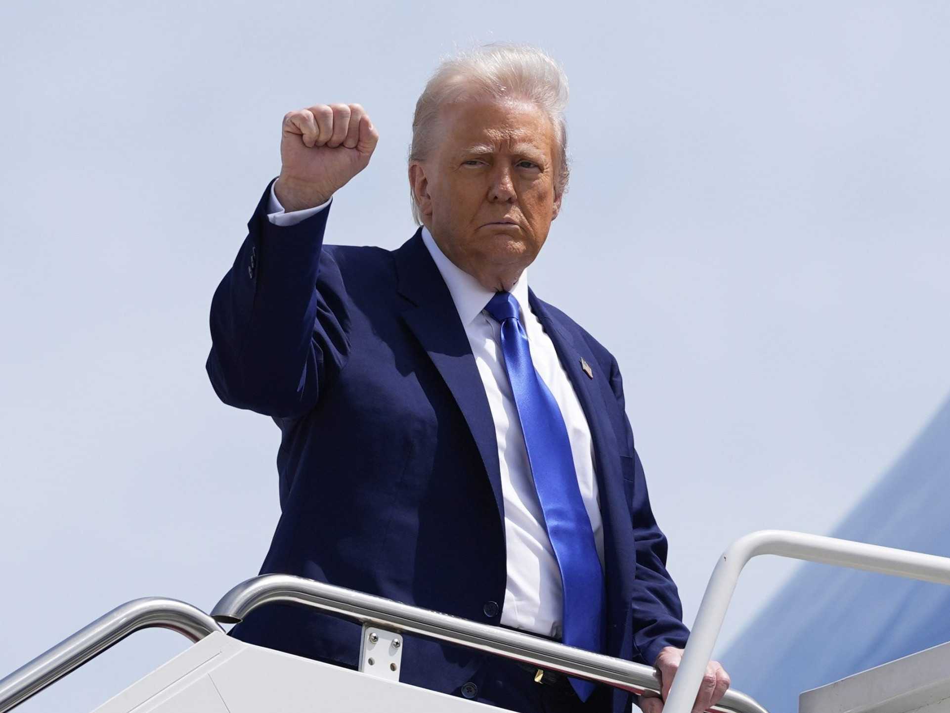 Donald Trump uviedol, že zvažuje cestu na štvrtkové rokovania do Istanbulu. Rusko podľa neho na prímerie pristúpi
