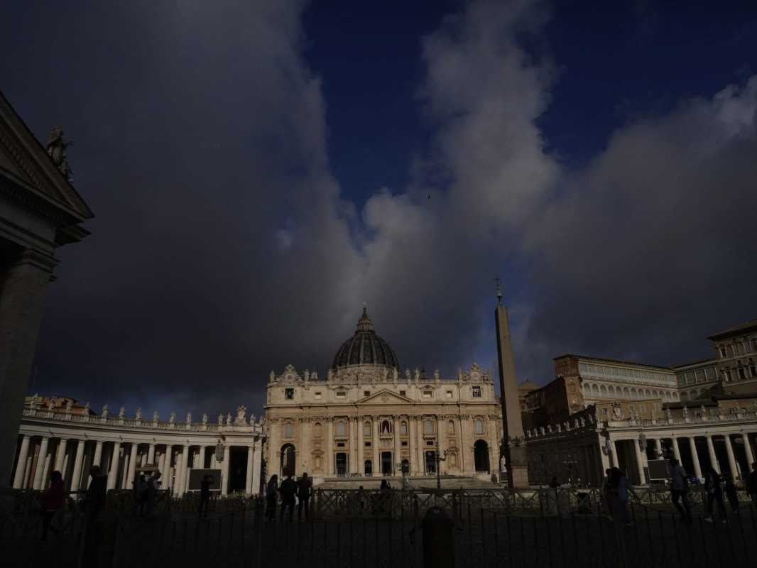 Kňaz ulice, známy teológ, rodák z Česka, odporca migrantov či ázijský František. Toto sú hlavní kandidáti na pápeža