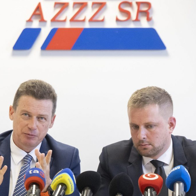 Ambulancie a nemocnice čelia neistote a tlaku, zdravotnícka sekcia AZZZ vyzýva ministra Šaška na stretnutie