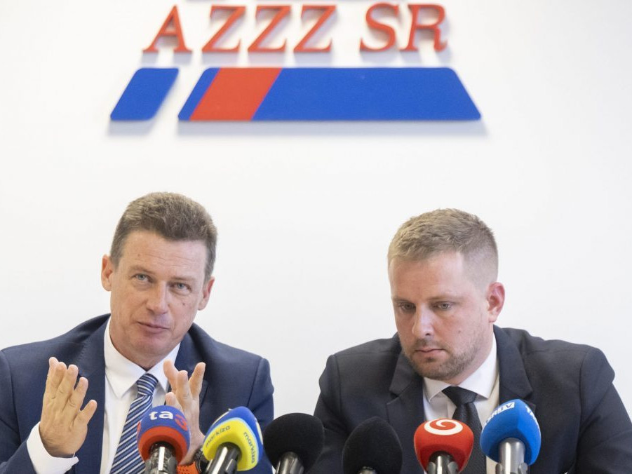 Ambulancie a nemocnice čelia neistote a tlaku, zdravotnícka sekcia AZZZ vyzýva ministra Šaška na stretnutie