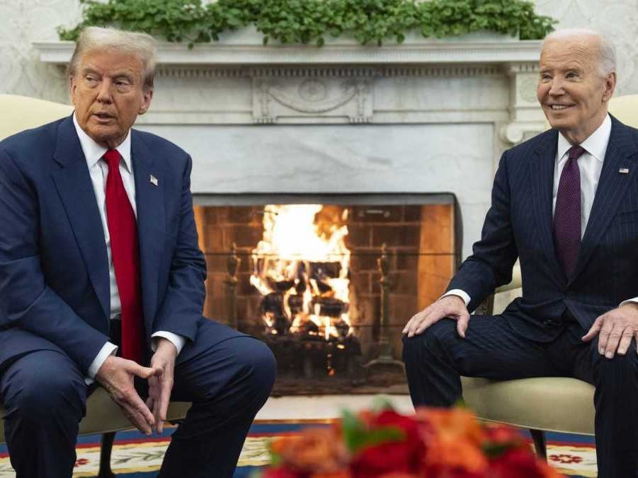 Joe Biden prijal Donalda Trumpa v Oválnej pracovni.