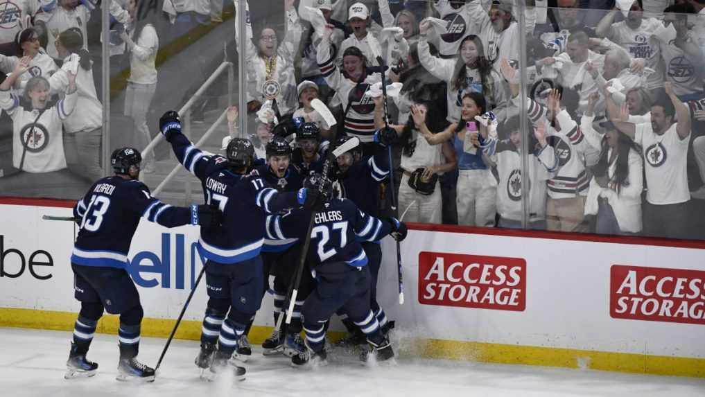 NHL: Winnipeg otočil stav siedmeho zápasu proti St. Louis. Vyrovnal tri sekundy pred koncom a rozhodol v predĺžení