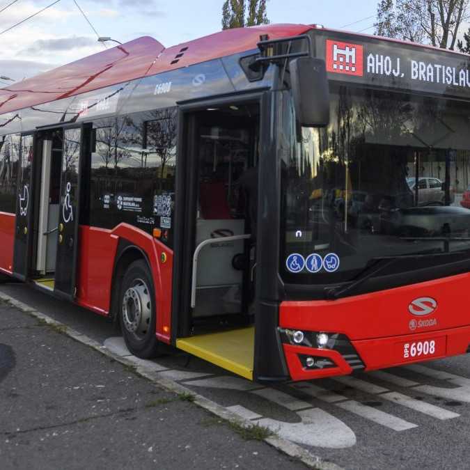 Doprava bude v Bratislavskom kraji opäť drahšia: Ceny budú odzrkadľovať vyššiu DPH aj infláciu