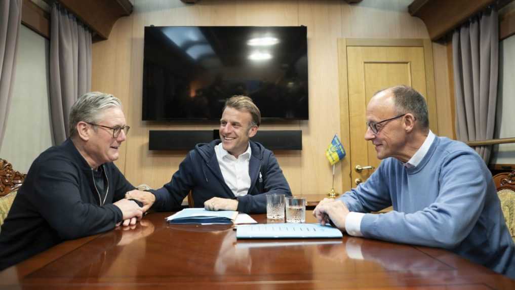 Merz, Macron a Starmer pricestovali do Kyjeva: Európski lídri si chcú pripomenúť obete vojny a rokovať o prímerí