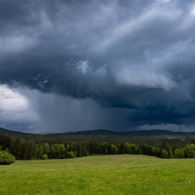 FOTO: V Česku udrelo tornádo. Jeho vznik zachytil radar, zanechalo za sebou škody