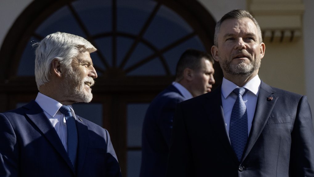 Z prvého miesta rovno na desiate: Vzťah Čechov k Slovensku sa výrazne zhoršil, v hodnotení si pohoršila aj hlava štátu