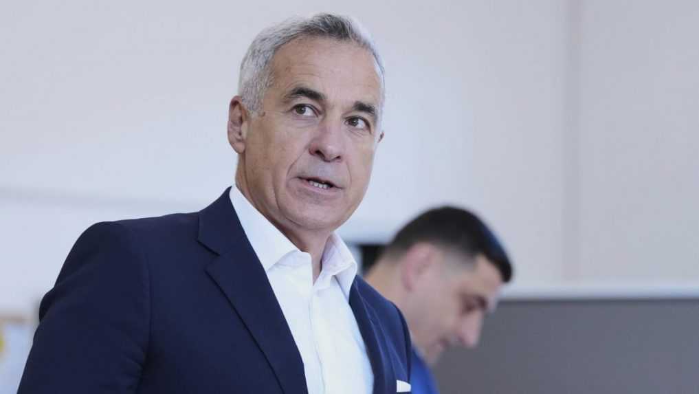 Neúspešný kandidát na rumunského prezidenta Calin Georgescu oznámil odchod z politiky