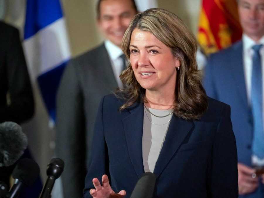 Premiérka Alberty Danielle Smithová.