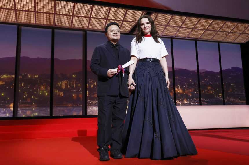 Zlatú palmu získal v Cannes film iránskeho režiséra Panahího, za svoju tvorbu bol niekoľkokrát zatknutý