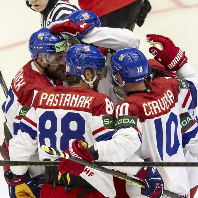 MS v hokeji 2025: Zápas plný obratov ovládli Česi, obhajcovia titulu rozhodli v predĺžení