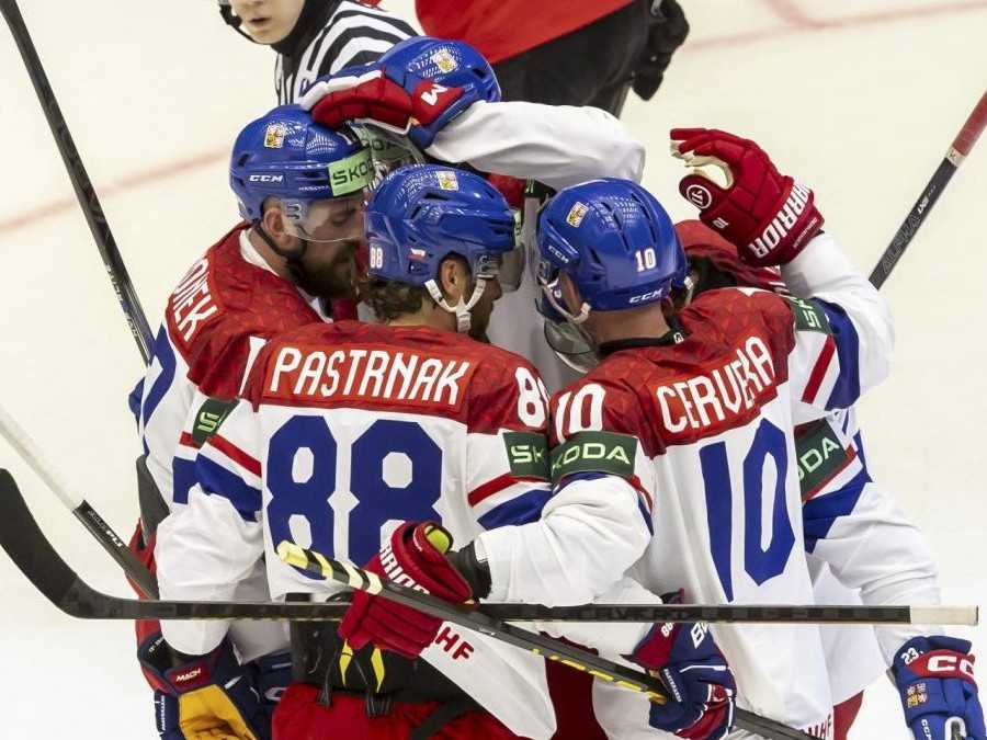 MS v hokeji 2025: Zápas plný obratov ovládli Česi, obhajcovia titulu rozhodli v predĺžení