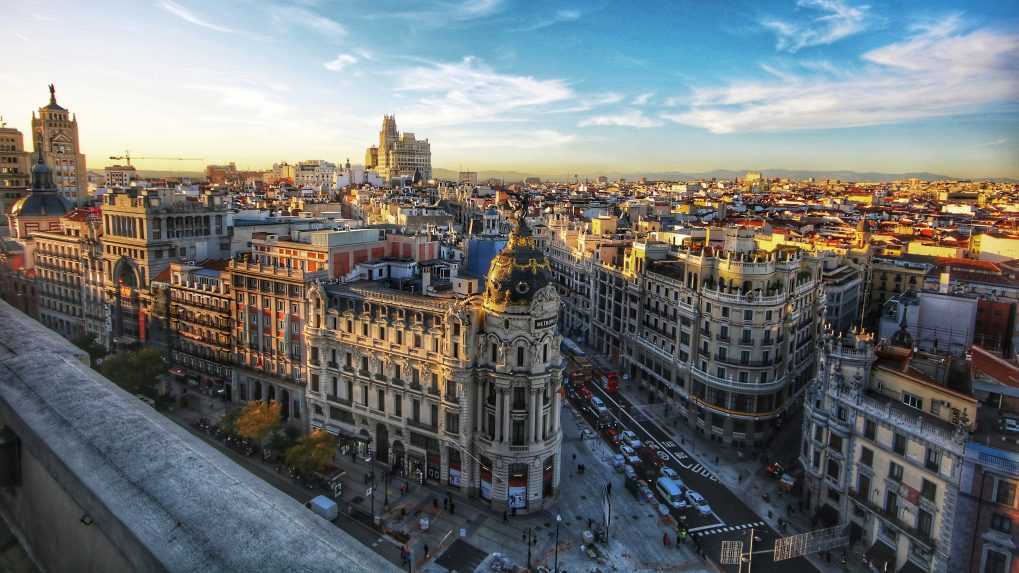 Madrid prijal prísnejšie pravidlá pre prenájom bytov turistom. Krátkodobé nájmy však rušiť nechce