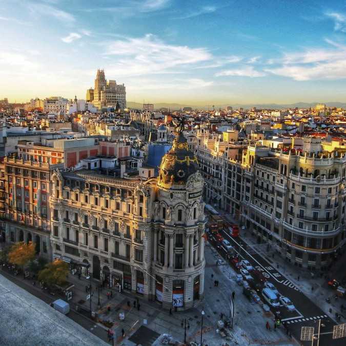 Madrid prijal prísnejšie pravidlá pre prenájom bytov turistom. Krátkodobé nájmy však rušiť nechce
