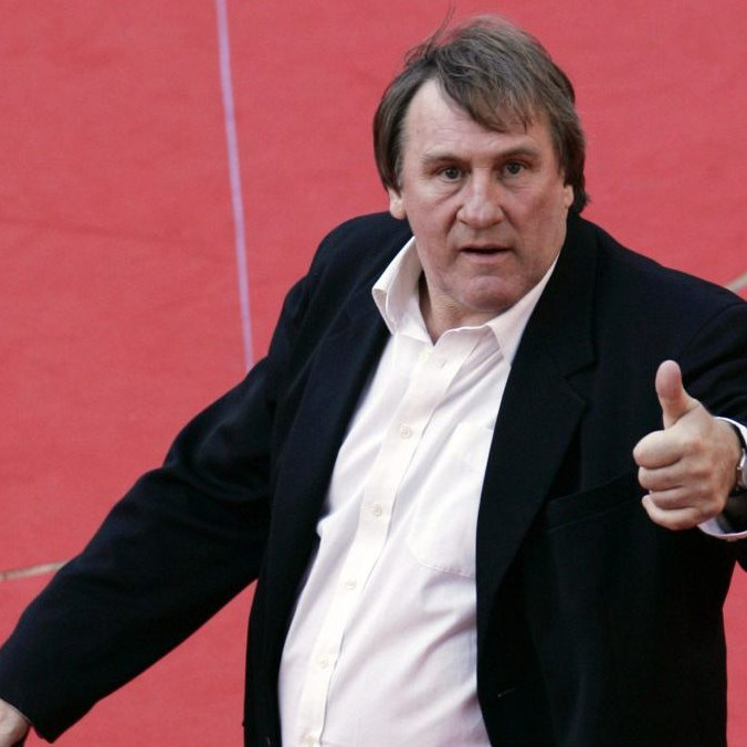Gérard Depardieu je vinný zo sexuálneho napadnutia, rozhodol francúzsky súd