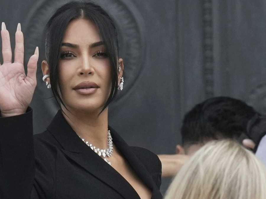 Súd uznal ôsmich páchateľov v kauze lúpeže Kim Kardashianovej za vinných. Do väzenia sa však nevrátia