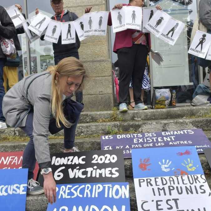 Sexuálne napadol a zneužil takmer 300 maloletých pacientov: Súd vo Francúzsku uložil bývalému chirurgovi trest