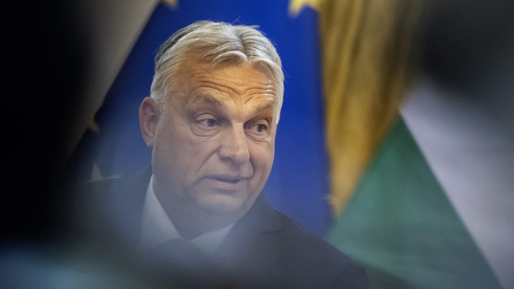 Brusel vztýčil Orbánovi varovný prst: Eurokomisia vyzvala Maďarsko k stiahnutiu návrhu zákona o transparentnosti