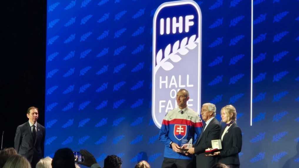 Obrovská pocta pre bývalého obrancu. Zdena Cháru uviedli do Siene slávy IIHF