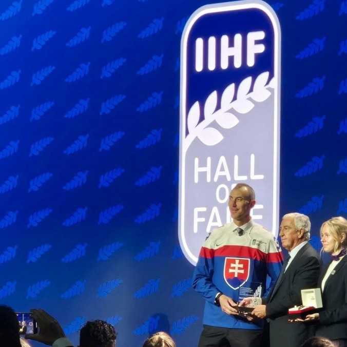 Obrovská pocta pre bývalého obrancu. Zdena Cháru uviedli do Siene slávy IIHF