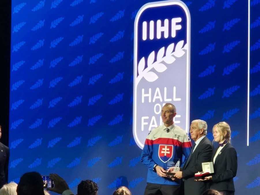 Obrovská pocta pre bývalého obrancu. Zdena Cháru uviedli do Siene slávy IIHF
