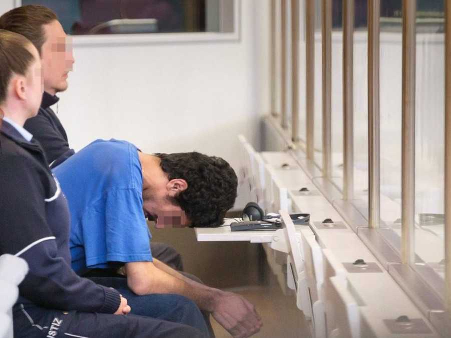 Na snímke Ísá al-Hasan počas súdneho procesu v Nemecku.