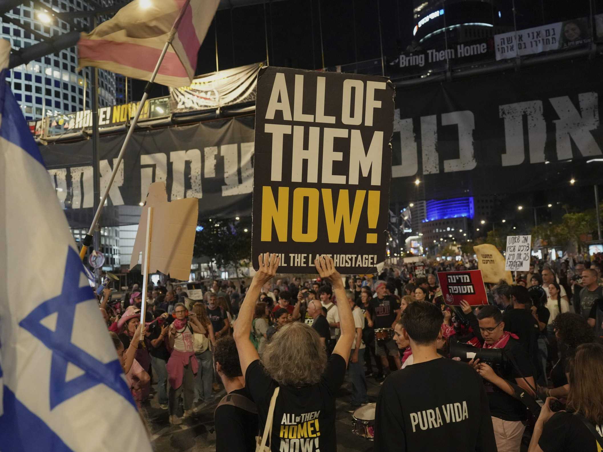 Príbuzní rukojemníkov dlhodobo kritizujú Netanjahua,