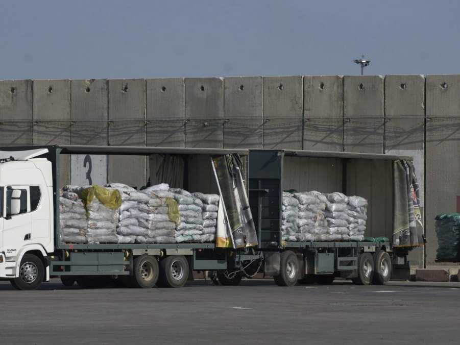 Auto s humanitárnou pomocou pre Pásmo Gazy