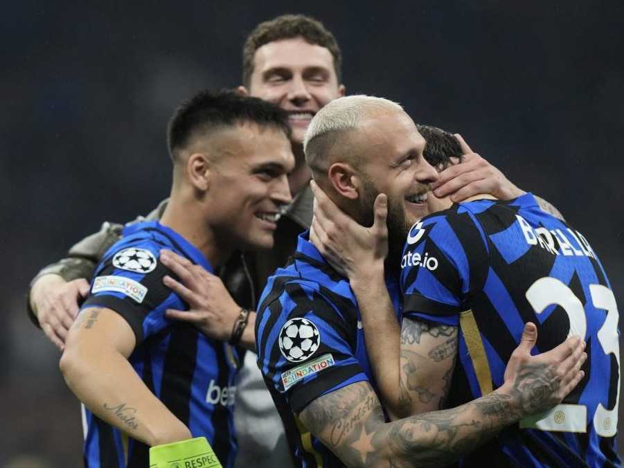 Hráči Interu Miláno oslavujú gól.