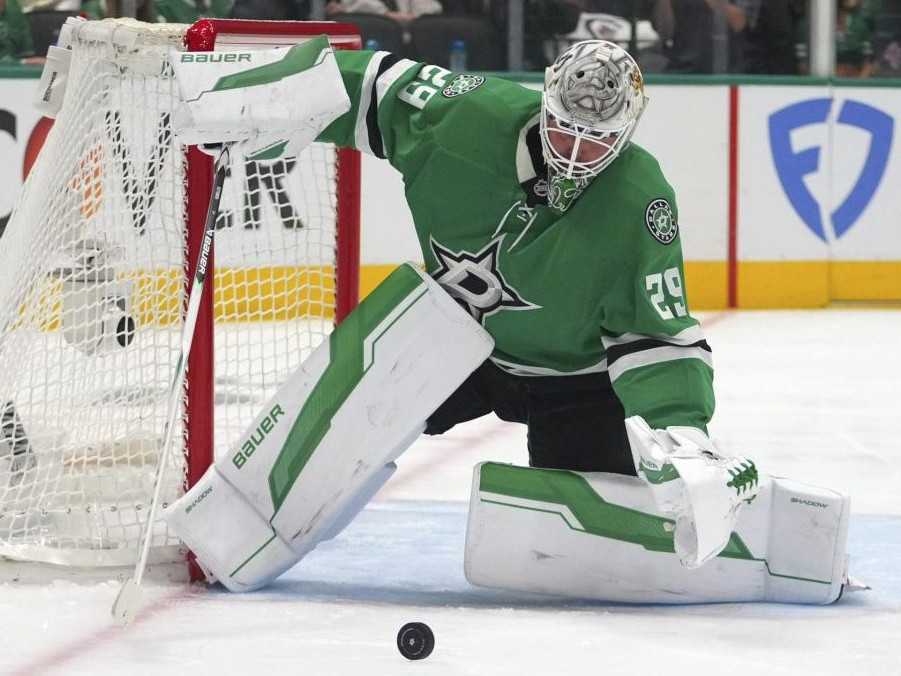 Na snímke brankár Dallasu Stars Jake Oettinger.