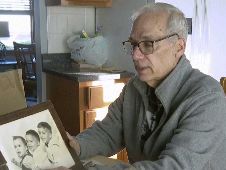 Na snímke brat pápeža John Prevost.