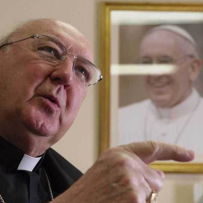 Do zvolenia nového pápeža povedie Vatikán kardinál írskeho pôvodu. Kto je Kevin Farrell?