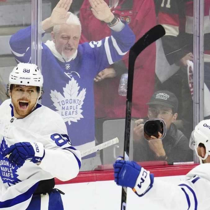 Toronto, Vegas a Edmonton postúpili do semifinále konferencie. Colorado si vynútilo siedmy zápas proti Dallasu