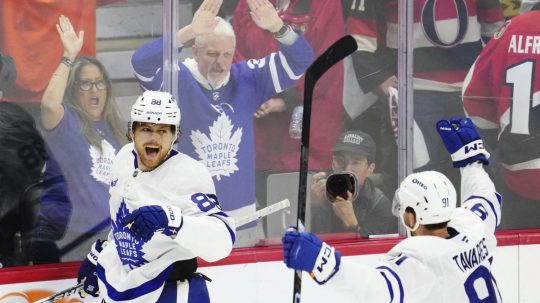 Toronto, Vegas a Edmonton postúpili do semifinále konferencie. Colorado si vynútilo siedmy zápas proti Dallasu