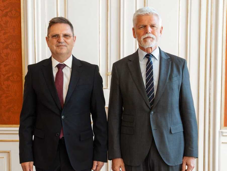 Martin Muránsky je novým veľvyslancom v ČR. Prezidentovi Pavlovi odovzdal poverovacie listiny