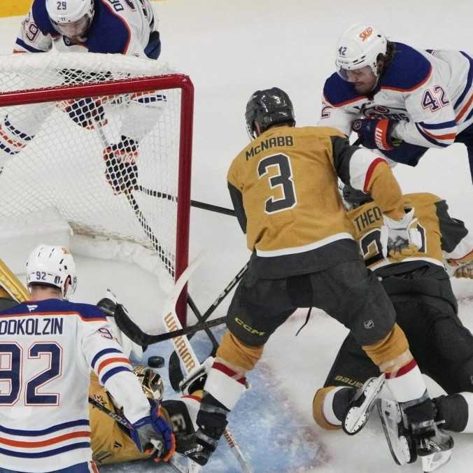NHL: Edmonton si ako prvý zabezpečil postup do semifinále play off. Floride chýba jedno víťazstvo