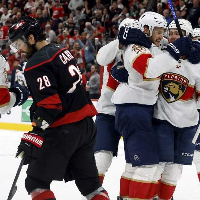 NHL: Hokejisti Floridy zdolali Carolinu, tretíkrát za sebou putujú do finále play-off