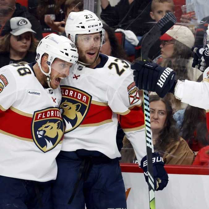 NHL: Florida si pripísala ďalšie dominantné víťazstvo, obhajca trofeje sa domov vracia s pohodlným náskokom