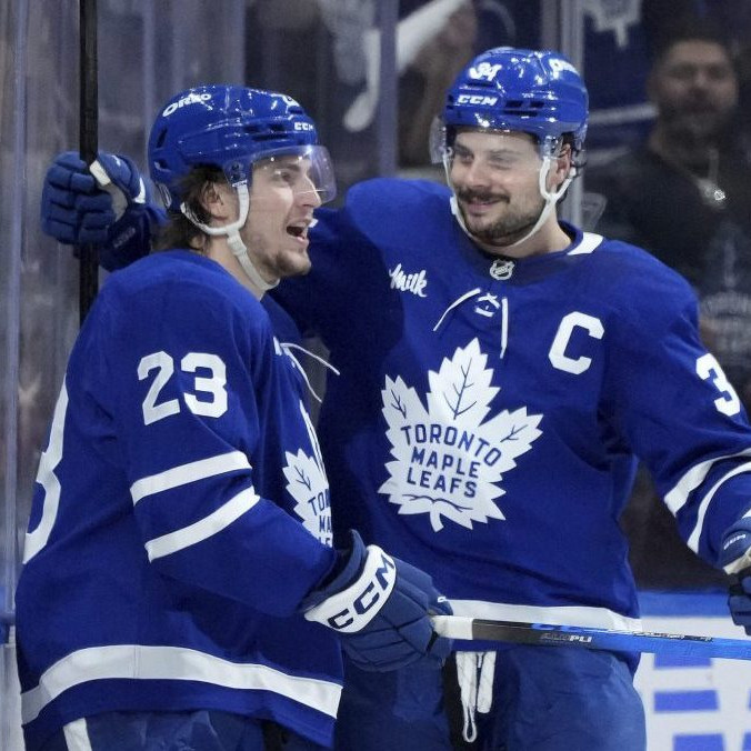 NHL: Deväťgólová prestrelka na úvod série medzi Torontom a Floridou. Hrdinom Maple Leafs je Američan so slovenskými koreňmi