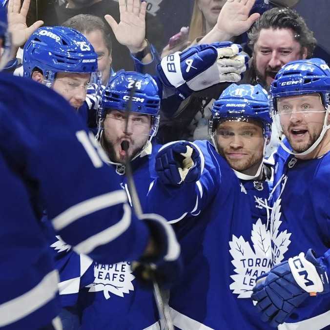 NHL: Obhajca Stanley cupu prehráva v sérii už o dva zápasy, Toronto naplno zužitkovalo domáce prostredie