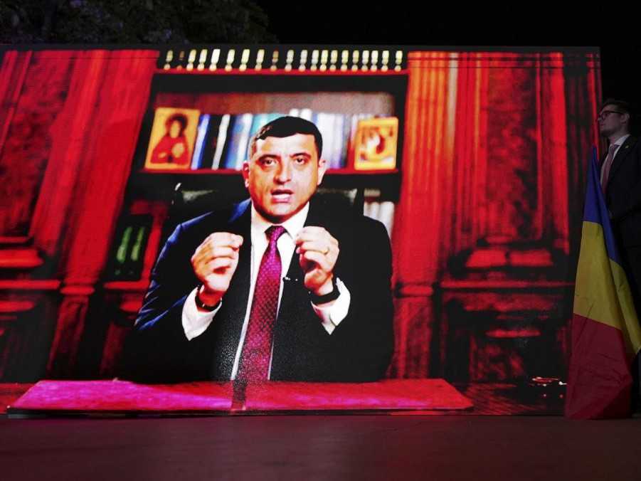 Na snímke George Simion.