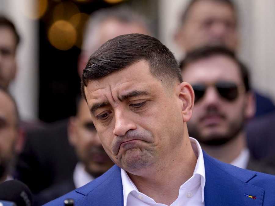 Na snímke George Simion.