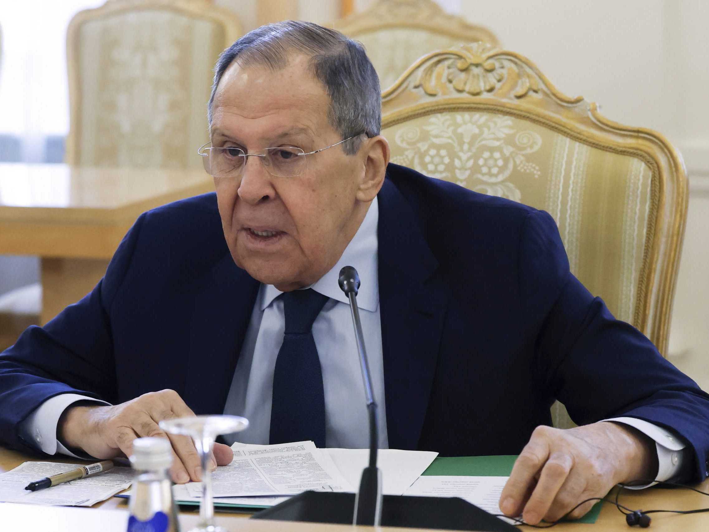 Rusko Kyjevu predloží návrh mierovej dohody po ukončení výmeny zajatcov, uviedol Sergej Lavrov