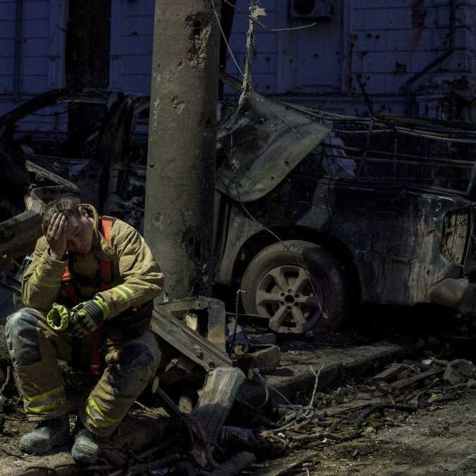 Ruská raketa zasiahla ukrajinské mesto Sumy, najmenej traja ľudia zahynuli, ďalších deväť sa zranilo