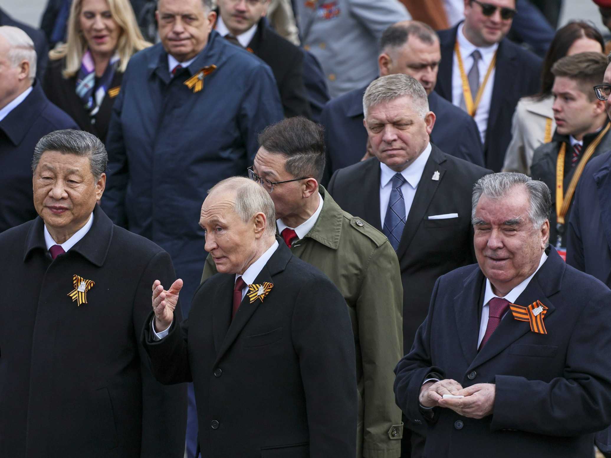 Robert Fico v Moskve s prezidentami Číny, Ruska, Tadžikistanu, Srbska a Bieloruska.