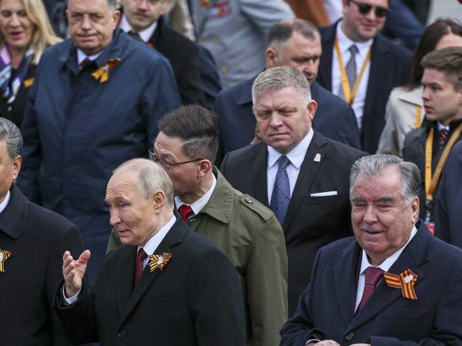 Overovňa: Fico a Vučič mali byť podľa hoaxu otrávení za to, že chceli ísť na oslavy do Moskvy. Do Ruska dorazili v poriadku