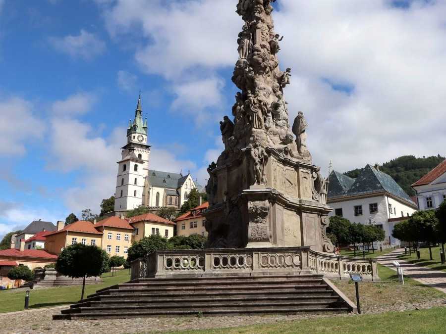 Morový stĺp na Štefánikovom námestí v Kremnici.