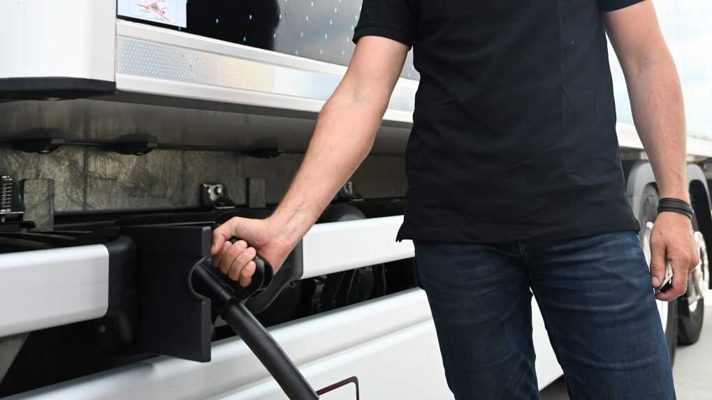 Slovensko sa čoskoro dočká rýchlych nabíjačiek na elektromobily. Auto nabijú do niekoľkých minút